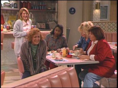 Roseanne Barr, Adilah Barnes, Bonnie Bramlett, Laurie Metcalf, and Natalie West in Roseanne (1988)