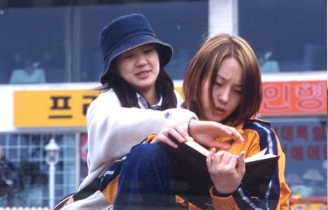 Yo-won Lee and Ji-young Ok in Take Care of My Cat (2001)