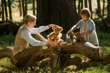 Domhnall Gleeson and Will Tilston in Goodbye Christopher Robin (2017)