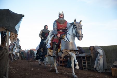 Stephen Dillane and Billy Howle in Outlaw King (2018)