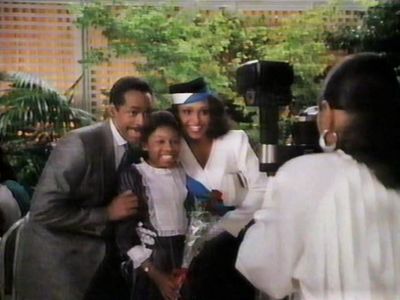 Tim Reid, Daphne Reid, and Tasha Scott in Snoops (1989)