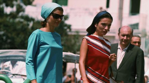 Jacqueline Kennedy and Lee Radziwill in A Tale of Two Sisters (2015)