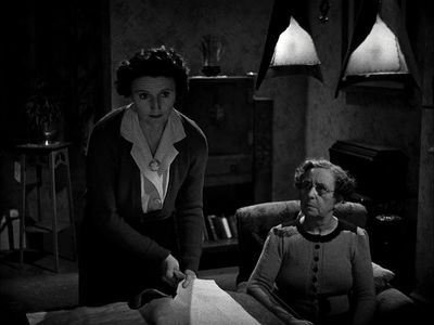Joyce Carey and Dora Gregory in In Which We Serve (1942)