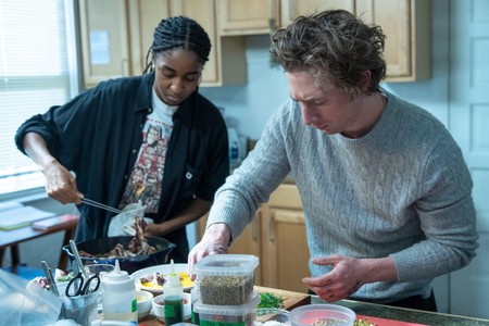 Jeremy Allen White and Ayo Edebiri in The Bear (2022)