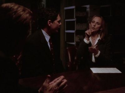 Marlee Matlin and Bill O'Brien in The West Wing (1999)