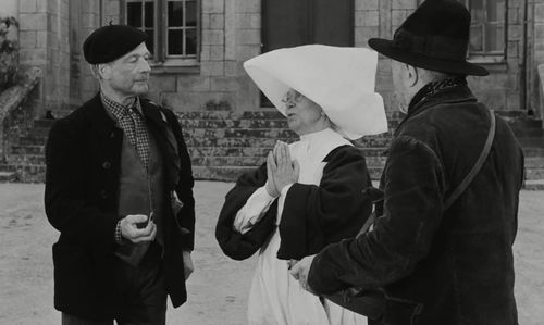 Hélène Dieudonné, Pierre Fresnay, and Noël-Noël in The Old Guard (1960)