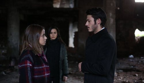 Ilayda Alisan, Kubilay Aka, and Ece Yasar in Çukur (2016)