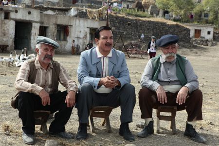 Talat Bulut, Erol Demiröz, and Ali Sürmeli in The Miracle (2015)