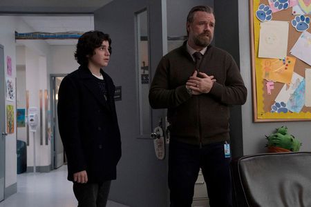 Griffin Santopietro as Linus Wilding and Tyler Labine as Dr. Iggy Frome in season 3 episode 4
