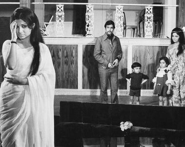Rajesh Khanna, Rakhee Gulzar, Raju Shrestha, Sharmila Tagore, and Baby Pinky in Daag: A Poem of Love (1973)