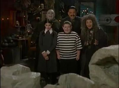 Nicole Fugere, Betty Phillips, Brody Smith, and Glenn Taranto in The New Addams Family (1998)