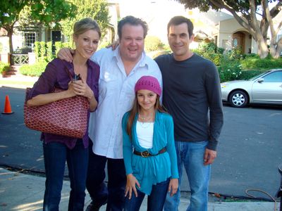 Julie Bowen, Ty Burrell, Eric Stonestreet, and Alexis Wilkins in Modern Family (2009)