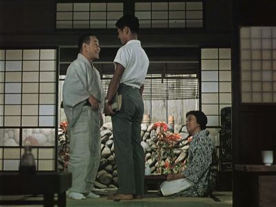 Hiroshi Kawaguchi, Ganjirô Nakamura, and Haruko Sugimura in Floating Weeds (1959)