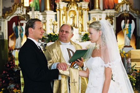 Tamara Arciuch, Andrzej Beja-Zaborski, and Bartlomiej Topa in Wesele (2004)