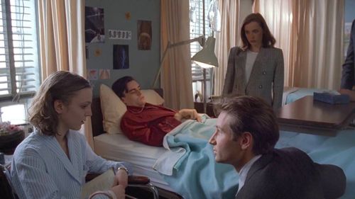 Gillian Anderson, David Duchovny, Zachary Ansley, and Katya Gardner in The X-Files (1993)