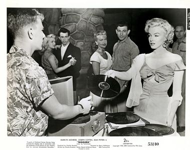 Marilyn Monroe, John Brascia, and Roy Damron in Niagara (1953)