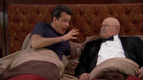 Charlie Sheen and Barry Corbin in Anger Management (2012)