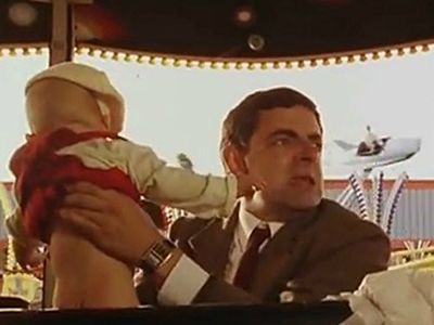 Rowan Atkinson and Elliot Henderson-Boyle in Mr. Bean (1990)