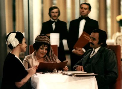 Jirí Lír, Josef Somr, Eva Trejtnarová, and Stella Zázvorková in How About a Plate of Spinach? (1977)