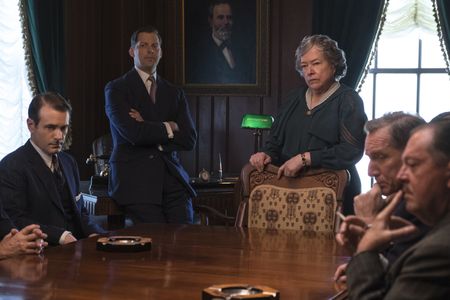 Kathy Bates and Arvin Combs in The Highwaymen (2019)