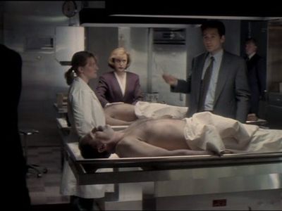Gillian Anderson, David Duchovny, and Kelli Fox in The X-Files (1993)