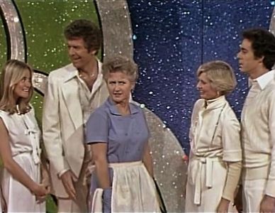 Florence Henderson, Robert Reed, Ann B. Davis, Maureen McCormick, and Barry Williams in The Brady Bunch Variety Hour (19