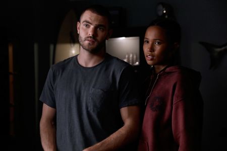 Alex Roe and Fola Evans-Akingbola in Siren (2018)