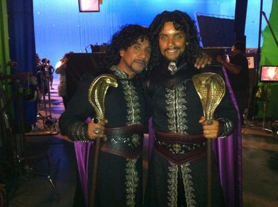Naveen Andrews and Rhys Williams in Once Upon a Time in Wonderland (2013)