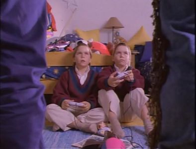 Christian Cousins and Joseph Cousins in Twin Sitters (1994)