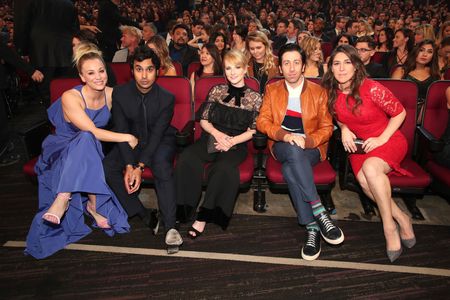 Mayim Bialik, Kaley Cuoco, Simon Helberg, Melissa Rauch, and Kunal Nayyar at an event for The 43rd Annual People's Choic