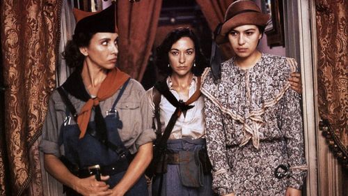Ana Belén, Blanca Apilánez, and Ariadna Gil in Freedomfighters (1996)