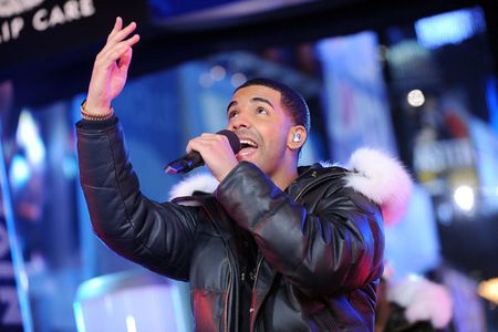 Carson Daly and Drake in NBC's New Year's Eve with Carson Daly (2012)