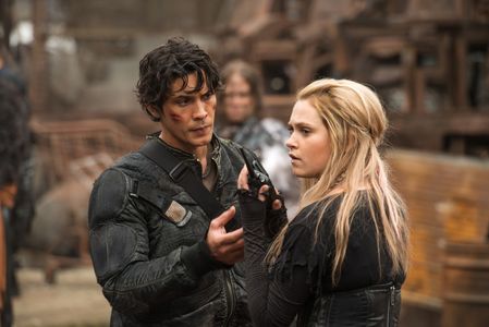 Eliza Taylor and Bob Morley in The 100 (2014)