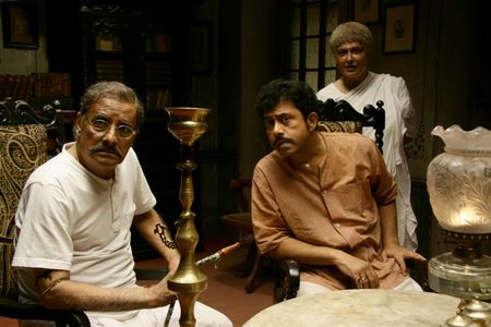Moushumi Chatterjee, Pijush Ganguly, and Paran Banerjee in Goynar Baksho (2013)