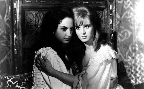 Adriana Ambesi and Ursula Davis in Crypt of the Vampire (1964)