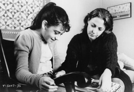 Jane Alexander and Roxana Zal in Testament (1983)