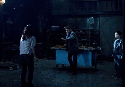 Jensen Ackles, Cindy Sampson, and Nicholas Elia in Supernatural (2005)