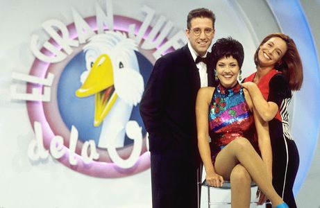 Emilio Aragón, Lydia Bosch, and Patricia Pérez in El gran juego de la oca (1993)