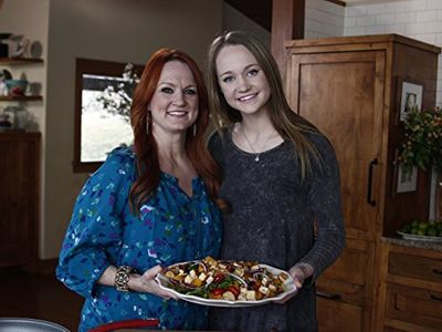 Ree Drummond and Paige Drummond in The Pioneer Woman (2011)