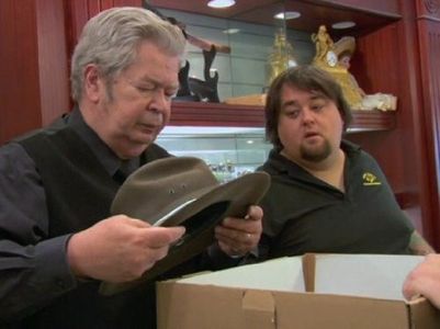 Richard Harrison and Austin 'Chumlee' Russell in Pawn Stars (2009)