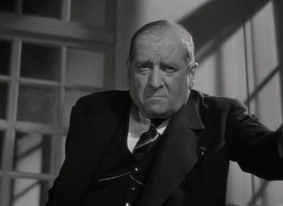 Armand Lurville in Hotel du Nord (1938)
