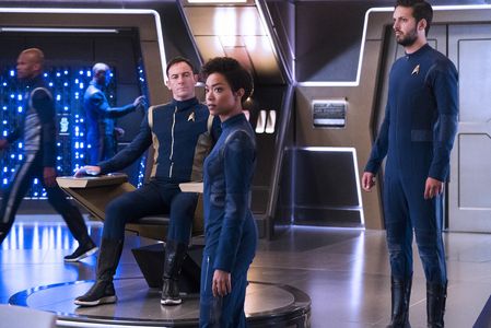 Jason Isaacs, Sonequa Martin-Green, and Shazad Latif in Star Trek: Discovery (2017)