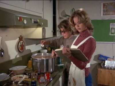 Dianne Kay and Lani O'Grady in Eight Is Enough (1977)