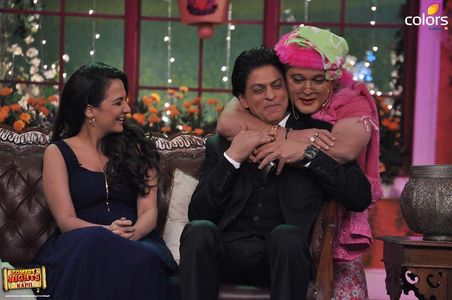 Shah Rukh Khan, Pooja Ruparel, and Ali Asgar in Comedy Nights with Kapil (2013)