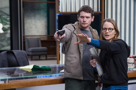 Jodie Foster and Jack O'Connell in Money Monster (2016)