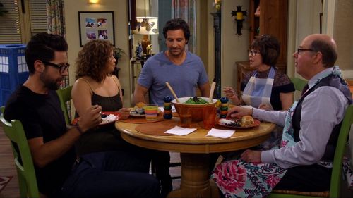 Rita Moreno, Justina Machado, Ed Quinn, Stephen Tobolowsky, and Todd Grinnell in One Day at a Time (2017)