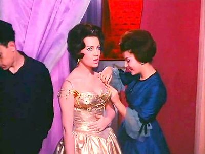 Luisa Mattioli and Sara Montiel in La bella Lola (1962)