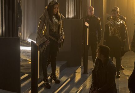 Michelle Yeoh, Jason Isaacs, and Jeremy Crittenden in Star Trek: Discovery (2017)