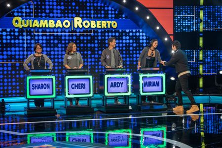 Dingdong Dantes, Miriam Quiambao, Cheri Roberto, Sharon Roberto-Reyes, and Ardy Roberto Jr. in Family Feud Philippines (