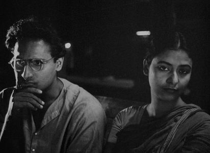 Supriya Choudhury and Niranjan Ray in The Cloud-Capped Star (1960)